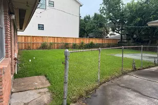4013 Newshire Dr, Houston, TX 77025 - Photo 19