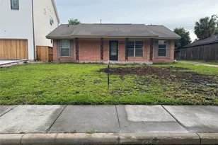 4013 Newshire Dr, Houston, TX 77025 - Photo 1