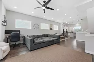 2057 Sherwood Forest St, Houston, TX 77043 - Photo 9