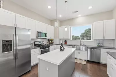 2057 Sherwood Forest Street, Houston, TX 77043 - Photo 3
