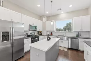 2057 Sherwood Forest St, Houston, TX 77043 - Photo 3