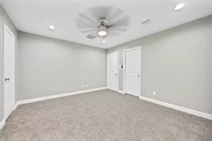 5807 Southmund St, Houston, TX 77033 - Photo 9