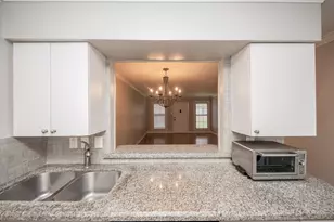 9015 Gaylord St, Hedwig Village, TX 77024 - Photo 9