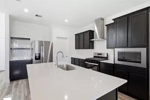 2919 Crown Gate Dr, Houston, TX 77047 - Photo 9