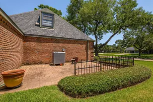 1517 19th Ave N, Texas City, TX 77590 - Photo 5