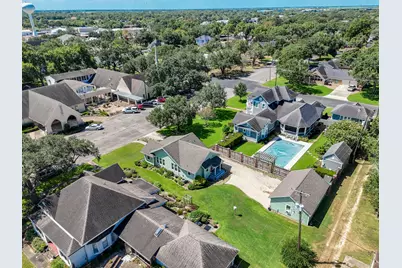 210 W Calhoun Street, El Campo, TX 77437 - Photo 41