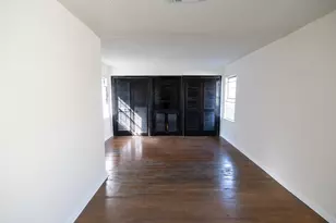 5631 Westover St, Houston, TX 77033 - Photo 11