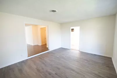 5631 Westover Street, Houston, TX 77033 - Photo 3