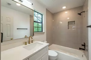 8031 Round Rock Dr, Houston, TX 77049 - Photo 31