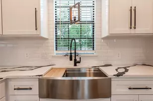 8031 Round Rock Dr, Houston, TX 77049 - Photo 13