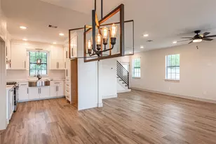 8031 Round Rock Dr, Houston, TX 77049 - Photo 9