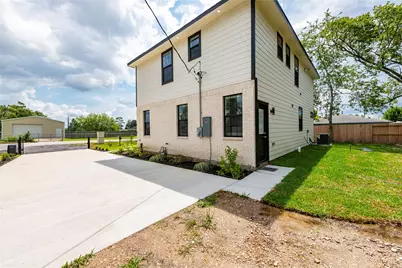 8031 Round Rock Drive, Houston, TX 77049 - Photo 35