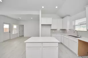 5843 Madison Trl Dr, Richmond, TX 77469 - Photo 11