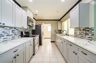 8014 Streamside Dr, Houston, TX 77088 - Photo 17