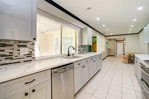 8014 Streamside Dr, Houston, TX 77088 - Photo 15