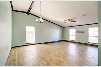 8014 Streamside Drive, Houston, TX 77088 - Photo 7