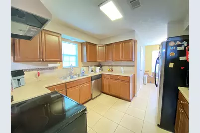 1414 Howell Avenue, La Marque, TX 77568 - Photo 9