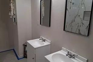 219 S 7th St, Beasley, TX 77417 - Photo 5