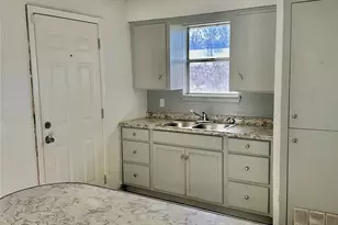 404 James St, Houston, TX 77009 - Photo 9