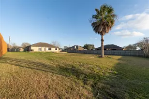 3609 21st St N, Texas City, TX 77590 - Photo 9