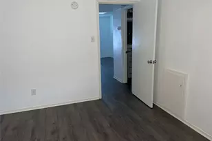 1110 W Tri Oaks Ln, Houston, TX 77043 - Photo 9