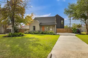 419 W 30th St, Houston, TX 77018 - Photo 1