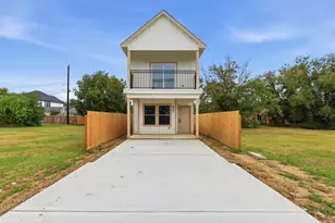 421 S Nugent St, La Porte, TX 77571 - Photo 1