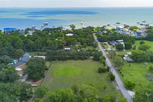 8 Middleton St, Bayview, TX 77518 - Photo 1