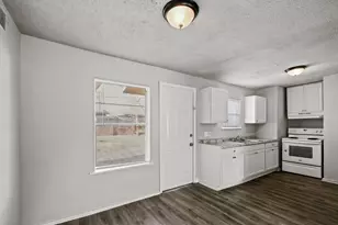 8118 Panay Dr, Houston, TX 77033 - Photo 3