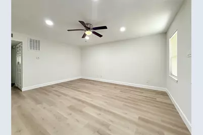 1016 E Walker Street #4, League City, TX 77573 - Photo 9