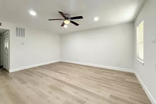 1016 E Walker St, League City, TX 77573 - Photo 9