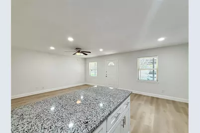 1016 E Walker Street #4, League City, TX 77573 - Photo 11