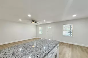 1016 E Walker St, League City, TX 77573 - Photo 11