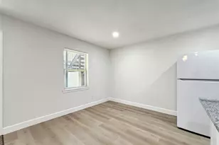 1016 E Walker St, League City, TX 77573 - Photo 13