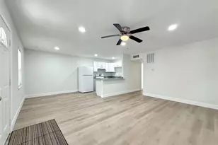 1016 E Walker St, League City, TX 77573 - Photo 7