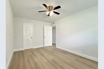 1016 E Walker Street #4, League City, TX 77573 - Photo 15