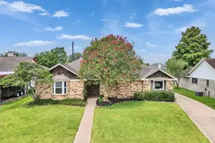213 Valley Brook Dr, La Porte, TX 77571 - Photo 1