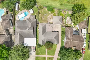 213 Valley Brook Dr, La Porte, TX 77571 - Photo 3