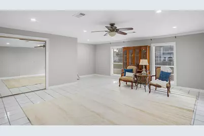 10939 Dunvegan Way, Houston, TX 77013 - Photo 9