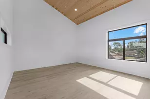 943 W 31st St, Houston, TX 77018 - Photo 13