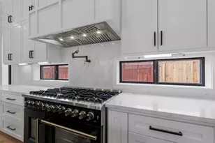 943 W 31st St, Houston, TX 77018 - Photo 11