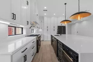 943 W 31st St, Houston, TX 77018 - Photo 9