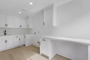 943 W 31st St, Houston, TX 77018 - Photo 33