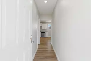 8902 1/2 Courtney Dr, Highlands, TX 77562 - Photo 3