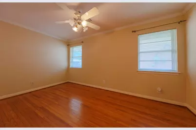 4745 Warm Springs Road, Houston, TX 77035 - Photo 9