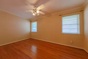 4745 Warm Springs Rd, Houston, TX 77035 - Photo 9
