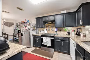 13807 Bonnetbriar Ln, Sugar Land, TX 77498 - Photo 11