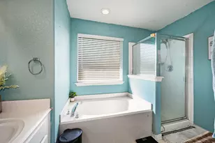 13807 Bonnetbriar Ln, Sugar Land, TX 77498 - Photo 15