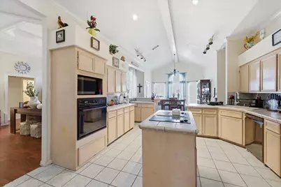 8040 Willow Creek Drive, Beaumont, TX 77707 - Photo 13