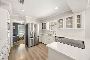 11010 Overbrook Ln, Houston, TX 77042 - Photo 11